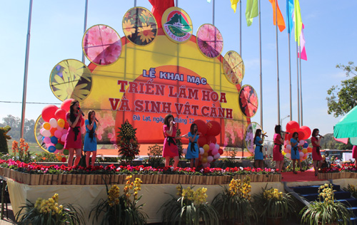 เปิดสัปดาห์วัฒนธรรมท่องเที่ยวดาลัตปี๒๐๑๓ รำลึกครบรอบ๑๒๐ปีการสมโภชเมืองดาลัต